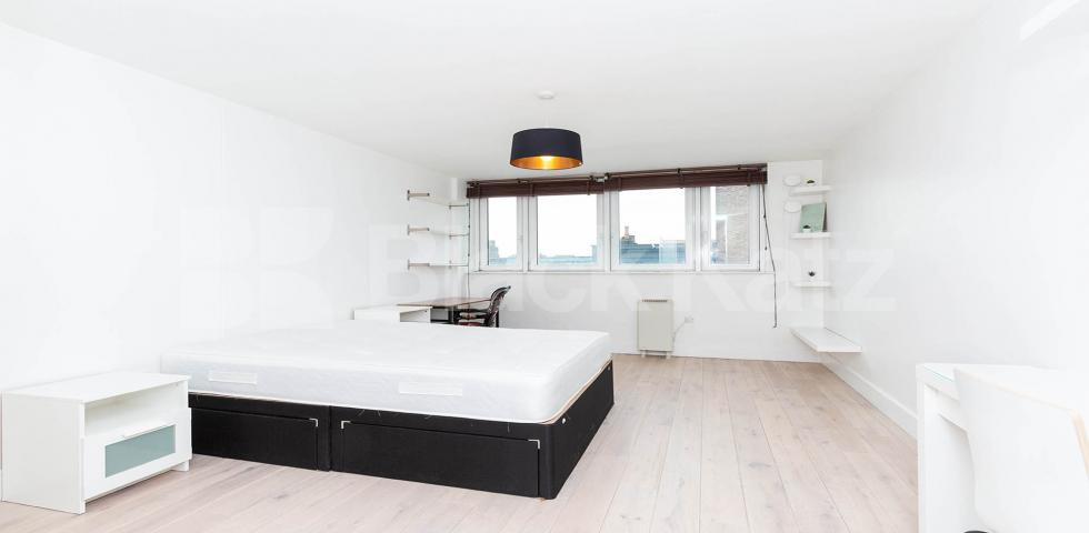 Super spacious two bed in camdenm mins to regents park and camden market Inverness Street, Camden